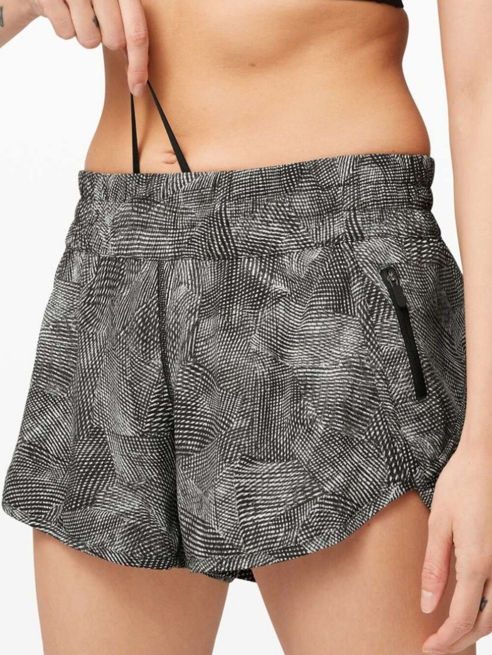 Lululemon Tracker V Shorts Womens 6 Black Athleisure Gym‎ Performance Running